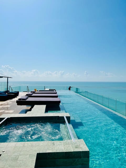 Natural landscape, Hot Tub, Beach, Beach, Sea view, Swimming pool, sunbed