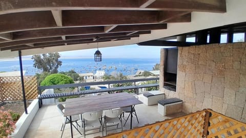 Day, Natural landscape, View (from property/room), Balcony/Terrace, Living room, Banquet/Function facilities, Dining area, Sea view