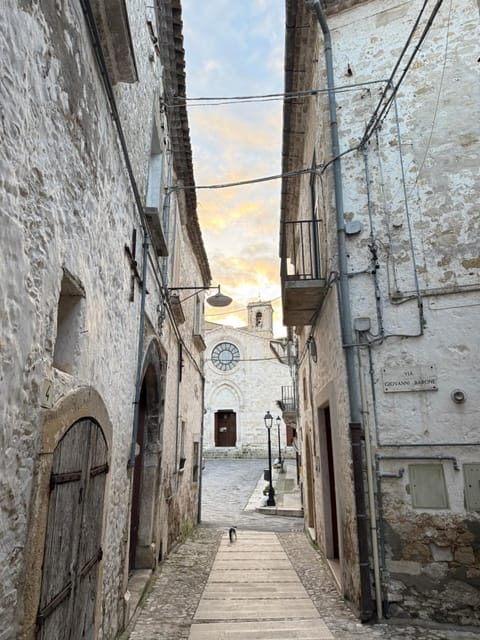 Day, Neighbourhood, Landmark view, Street view