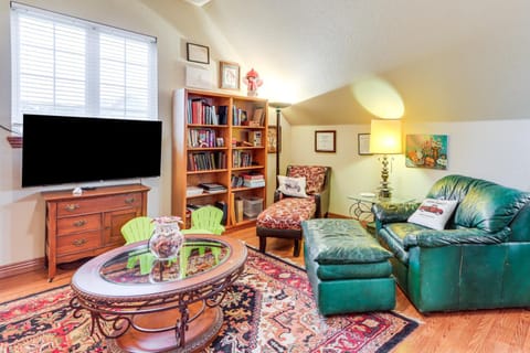 Near Hiking and Biking Pet-Friendly Rogers Getaway! Apartment in Rogers