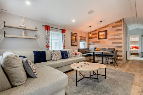 Astoria Lodge Smart Modern 2-Bedroom Holiday Lodge Milford on Sea House in Milford on Sea