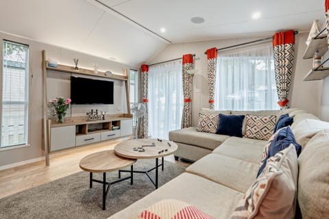 Astoria Lodge Smart Modern 2-Bedroom Holiday Lodge Milford on Sea House in Milford on Sea