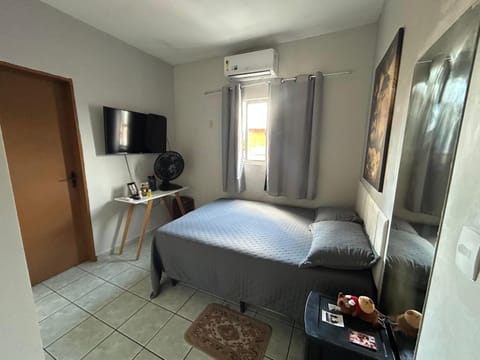 Bed, TV and multimedia, Bedroom