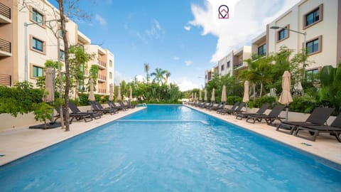 Property building, Pool view, Swimming pool, sunbed