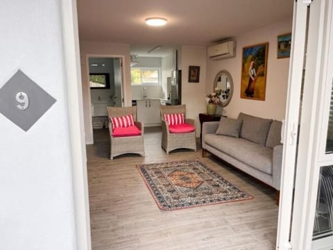TV and multimedia, Living room, Seating area, air conditioner