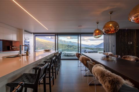 Dining area, kitchen