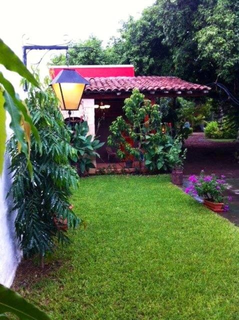 Day, Garden