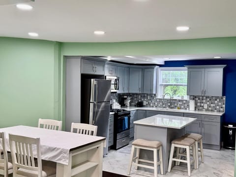 Near horseshoe and Hardrock Casino State line Escape 4 Bedroom 3 bathroom House in Hammond