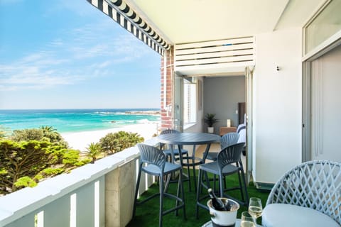 View (from property/room), Balcony/Terrace, Seating area, Beach, Sea view