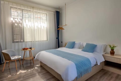 Bed, Living room