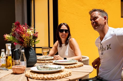 Day, Balcony/Terrace, Balcony/Terrace, Food and drinks, group of guests