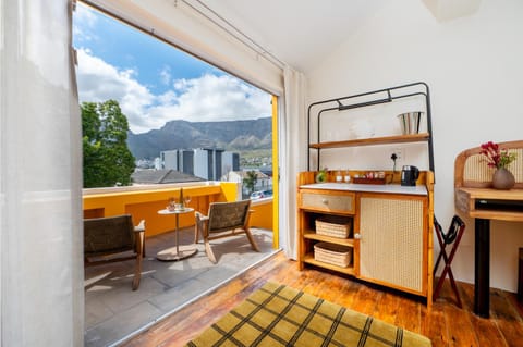 Natural landscape, View (from property/room), Balcony/Terrace, Dining area, Mountain view