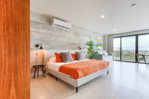 Property building, Restaurant/places to eat, Neighbourhood, Fitness centre/facilities, Supermarket/grocery shop, Shopping Area, Swimming pool, Location