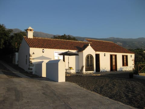 Property building, Facade/entrance, Off site