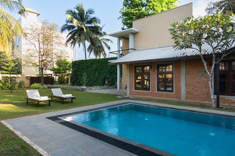Property building, Day, Garden view, Swimming pool, sunbed
