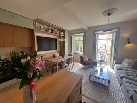 TV and multimedia, Kitchen or kitchenette, Living room, Dining area