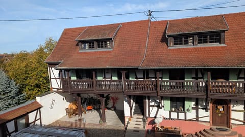 Property building, Day, Balcony/Terrace