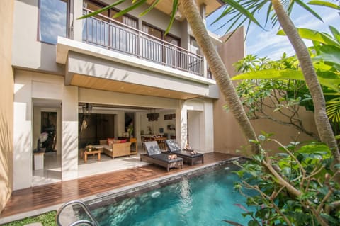 Property building, Patio, Day, Natural landscape, Garden, View (from property/room), Balcony/Terrace, Garden view, Pool view, Swimming pool, sunbed