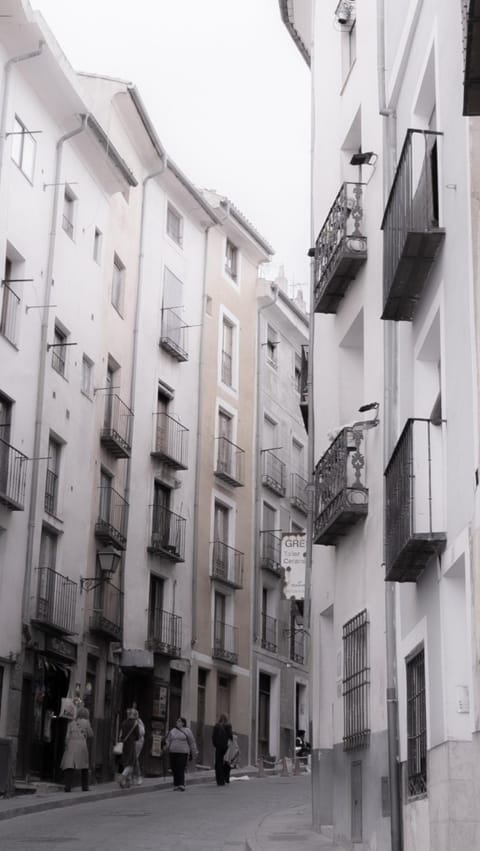 Facade/entrance, Neighbourhood