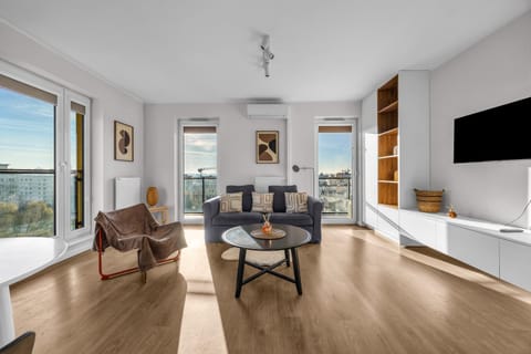 Communal lounge/ TV room, TV and multimedia, Living room, Photo of the whole room, Seating area, Dining area, Evening entertainment, Bedroom