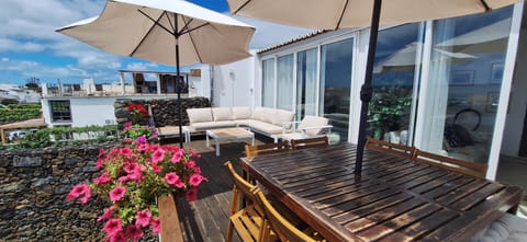 View (from property/room), Balcony/Terrace, Garden view