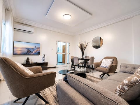 TV and multimedia, Living room, Seating area, air conditioner
