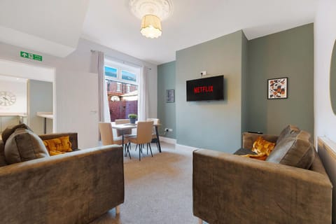 TV and multimedia, Living room, Seating area