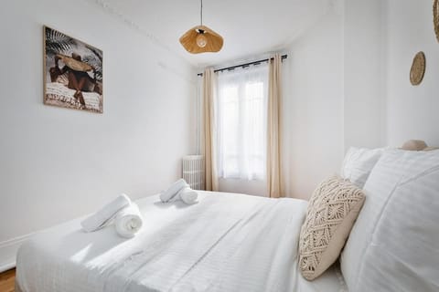 Elegant 3-room apartment near Foch Hospital & La Défense Paris Apartment in Suresnes