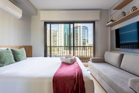 Bed, TV and multimedia, Photo of the whole room, towels, air conditioner