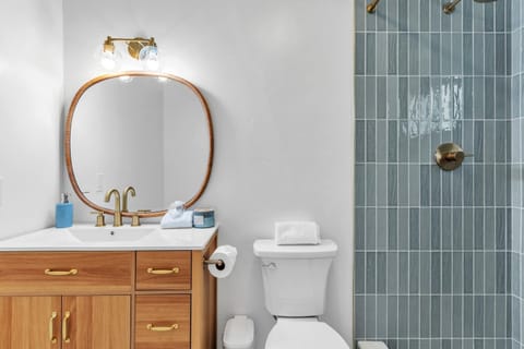 Newly Furnished 2BR 2BA in Ocean Beach - Patio - AC House in Ocean Beach