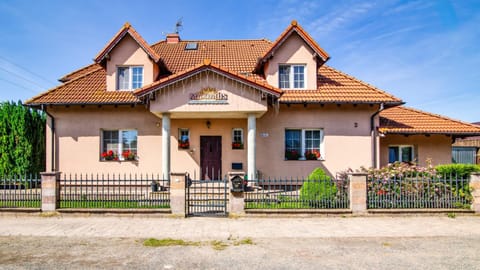 Property building, Day, Garden, Garden view