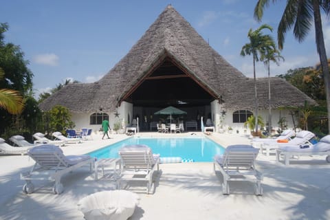 Day, Natural landscape, Pool view, Swimming pool, sunbed