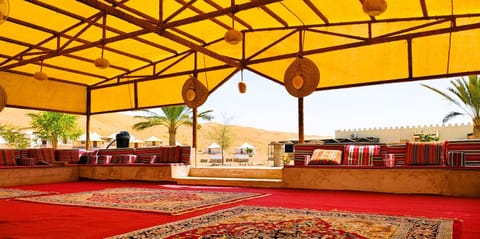 Day, Natural landscape, Seating area, internet