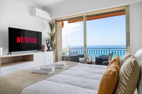 Bed, Photo of the whole room, Bedroom, internet, air conditioner