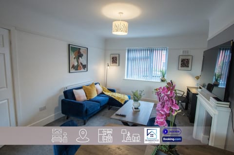 Living room, Photo of the whole room, Seating area, Text overlay