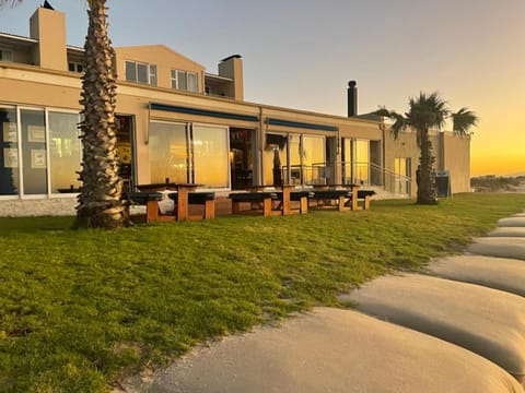 Property building, Restaurant/places to eat