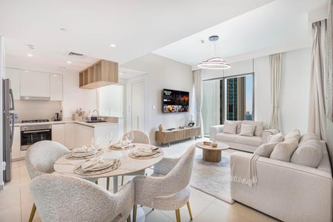 Communal lounge/ TV room, TV and multimedia, Kitchen or kitchenette, Living room, Seating area, Dining area, Evening entertainment