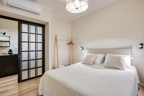 Bed, Photo of the whole room, Bedroom, air conditioner