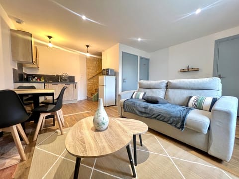 Kitchen or kitchenette, Living room, Seating area, Dining area, stove