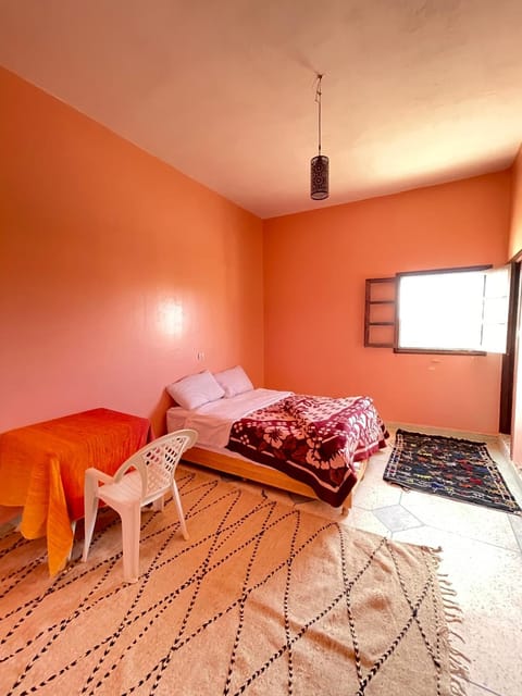 Property building, Bed, Living room, Photo of the whole room, Seating area, Bedroom