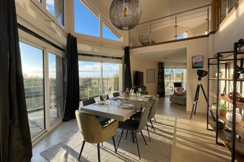 View (from property/room), Balcony/Terrace, Dining area