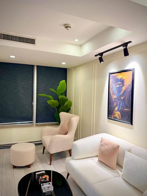 Living room, Seating area, air conditioner