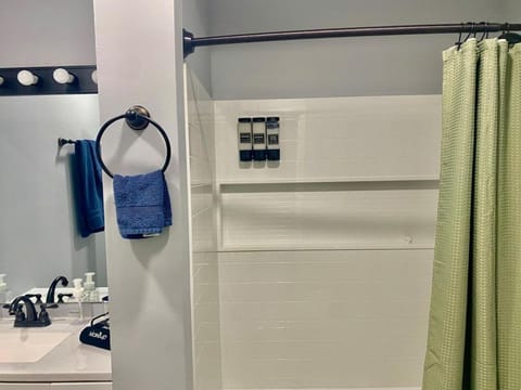 Hidden Gem 3BR Home Near Six Flags & ATL House in Austell