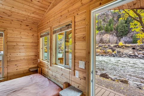 Natural landscape, Photo of the whole room, Bedroom, Mountain view, River view