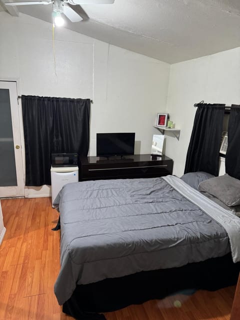 Cozy Private Room Near Disneyland, Beaches & Downtown LA Vacation rental in Artesia
