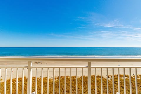 Spacious 1 BR Condo-Breathtaking Oceanfront Views! Bay Watch 706 House in Atlantic Beach