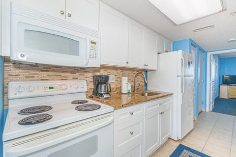 Spacious 1 BR Condo-Breathtaking Oceanfront Views! Bay Watch 706 House in Atlantic Beach