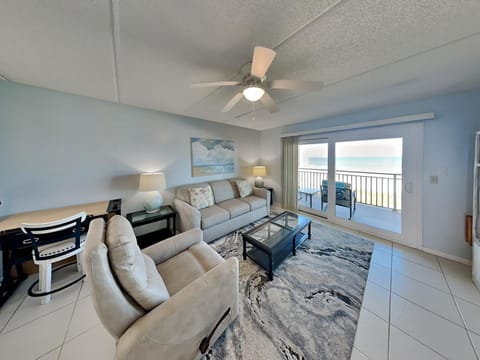Day, View (from property/room), Balcony/Terrace, Living room, Seating area, Sea view, furniture