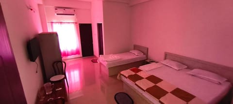 Bed, TV and multimedia, Photo of the whole room, Bedroom, towels, air conditioner