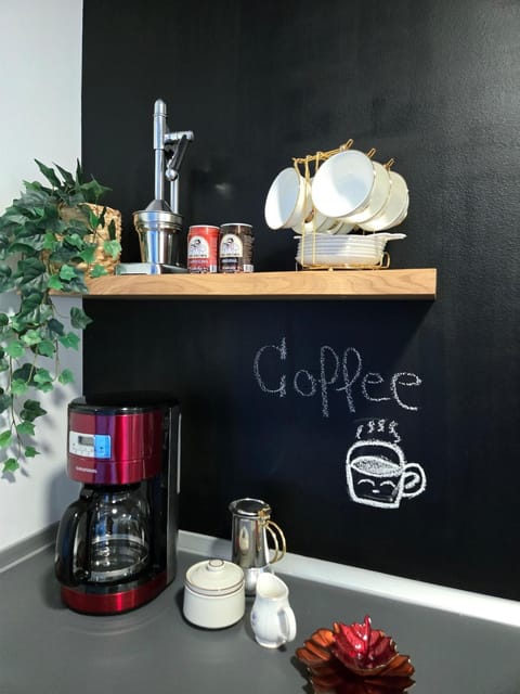 Coffee/tea facilities, Kitchen or kitchenette